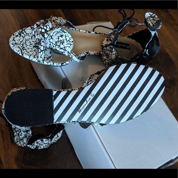 Alejandra G. Unique Flower Sandal - Picture 4 of 6